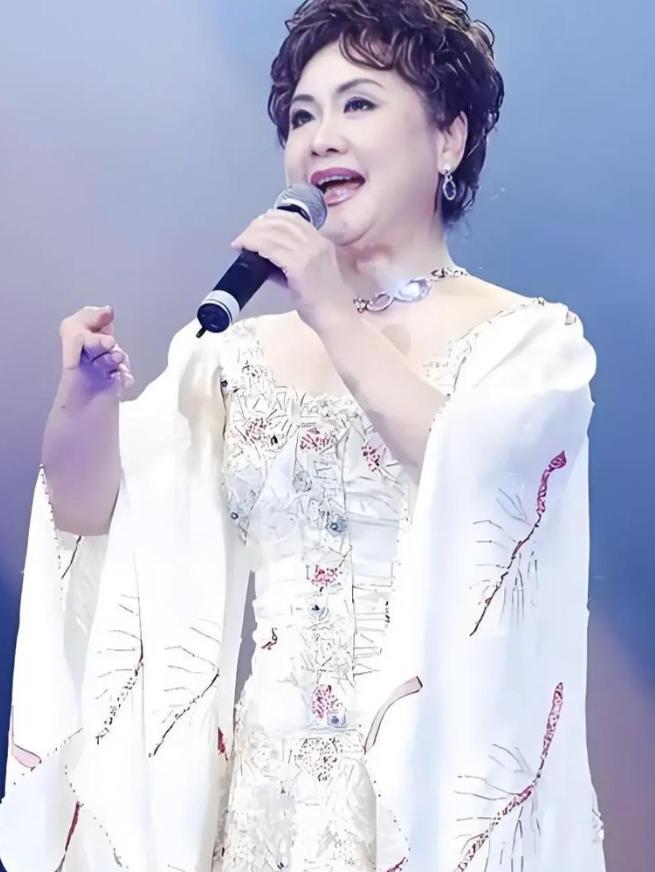 不演了？宣布退出春晚仅1天，李谷一走上李双江老路 蒋大为没说谎__不演了？宣布退出春晚仅1天，李谷一走上李双江老路 蒋大为没说谎