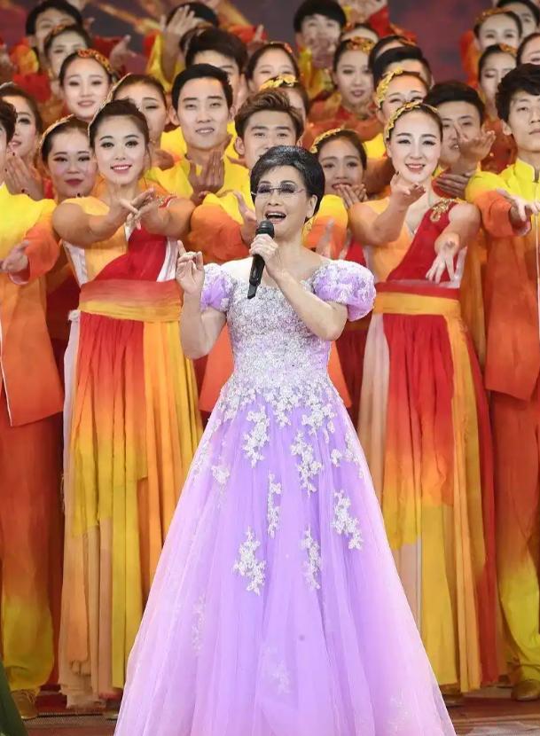 _不演了？宣布退出春晚仅1天，李谷一走上李双江老路 蒋大为没说谎_不演了？宣布退出春晚仅1天，李谷一走上李双江老路 蒋大为没说谎