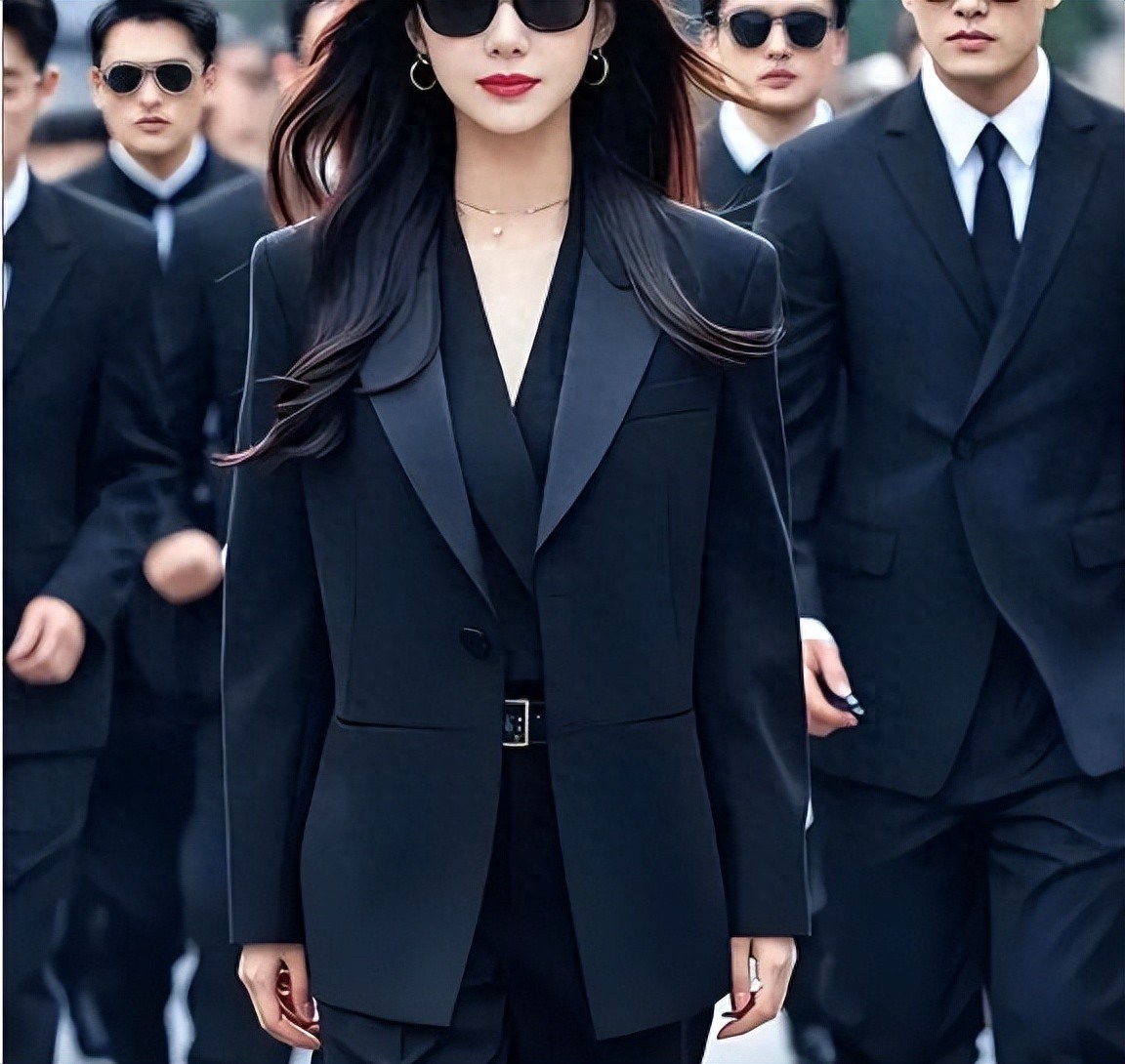 _讲一个“娱圈大姐大”凶狠报复“小三”的瓜！_讲一个“娱圈大姐大”凶狠报复“小三”的瓜！