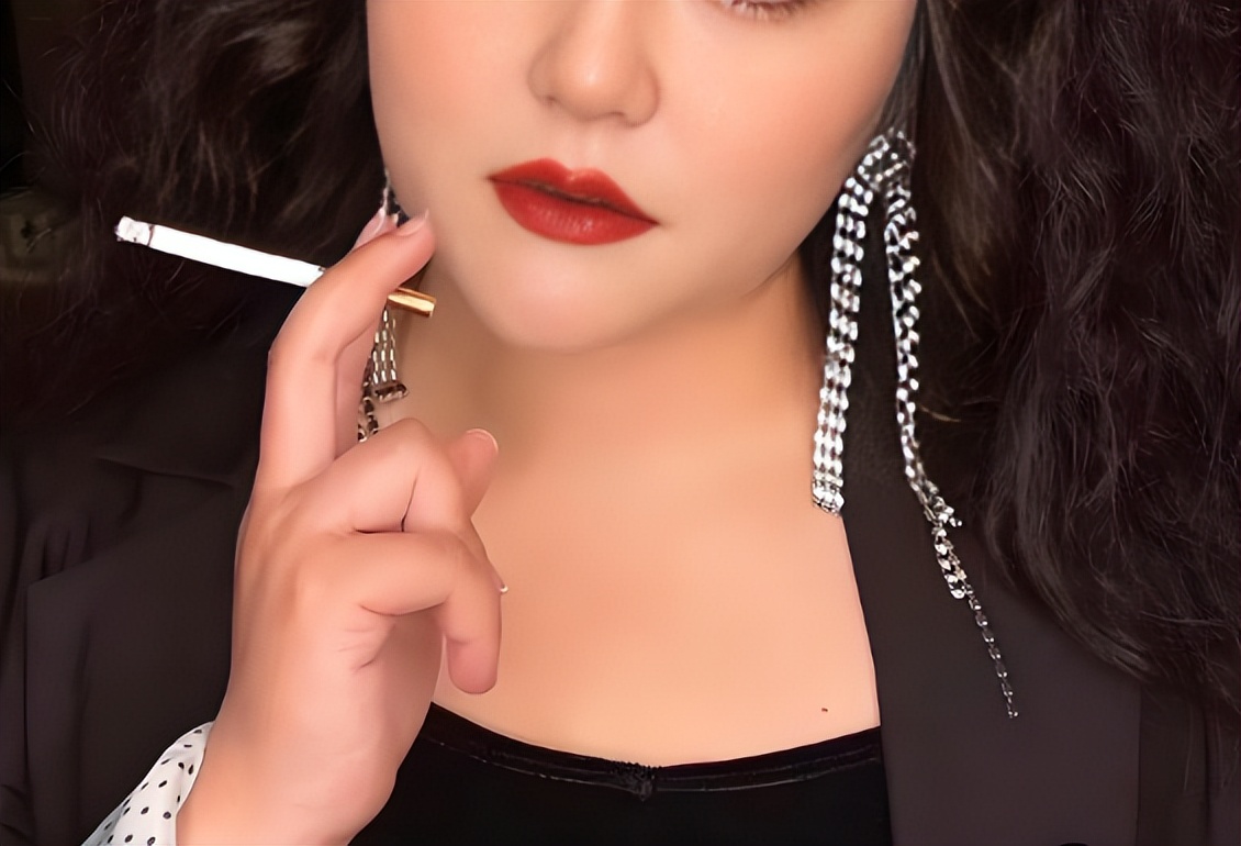 讲一个“娱圈大姐大”凶狠报复“小三”的瓜！_讲一个“娱圈大姐大”凶狠报复“小三”的瓜！_