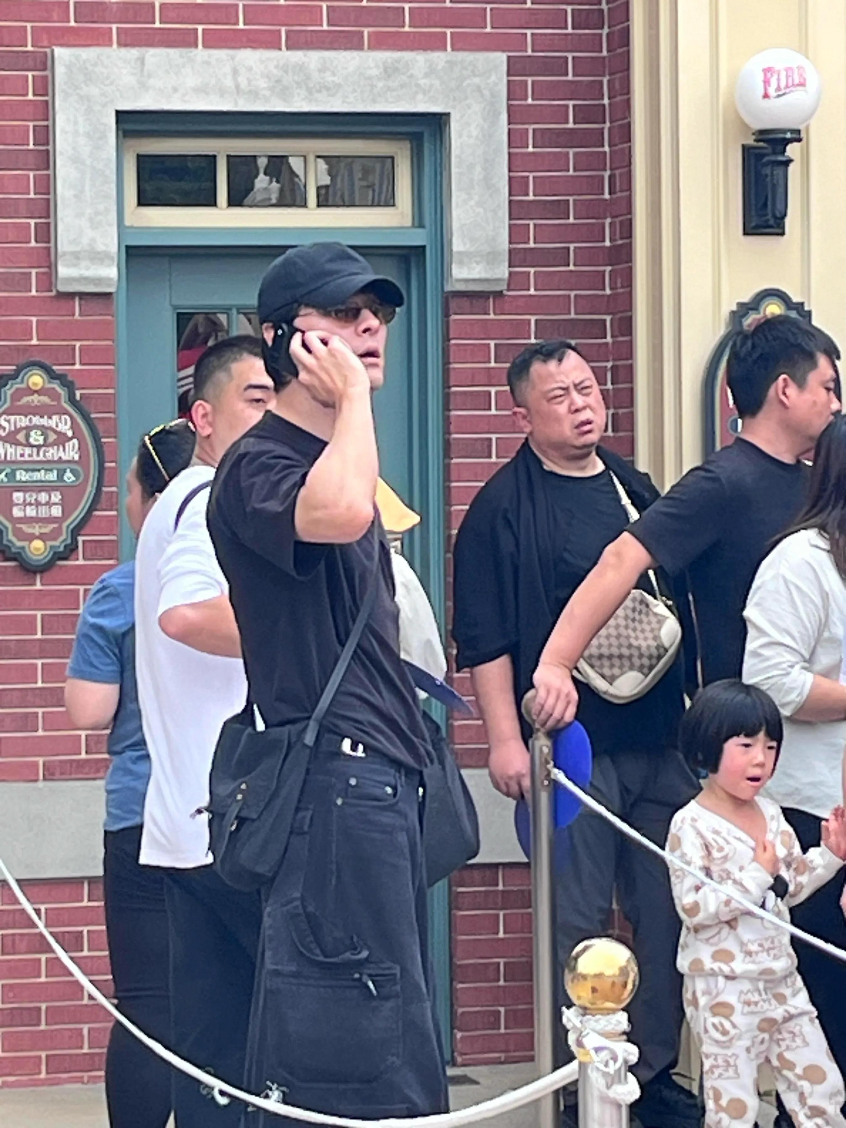 偶遇吴倩张雨剑带娃游港迪，同框画面像幸福一家三口，复合了吗？__偶遇吴倩张雨剑带娃游港迪，同框画面像幸福一家三口，复合了吗？