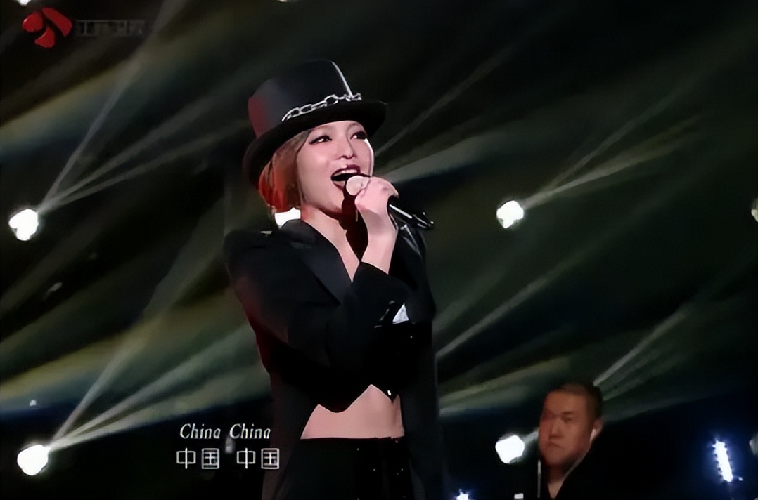 水哥上微博热搜__爱国被骂很惨的明星