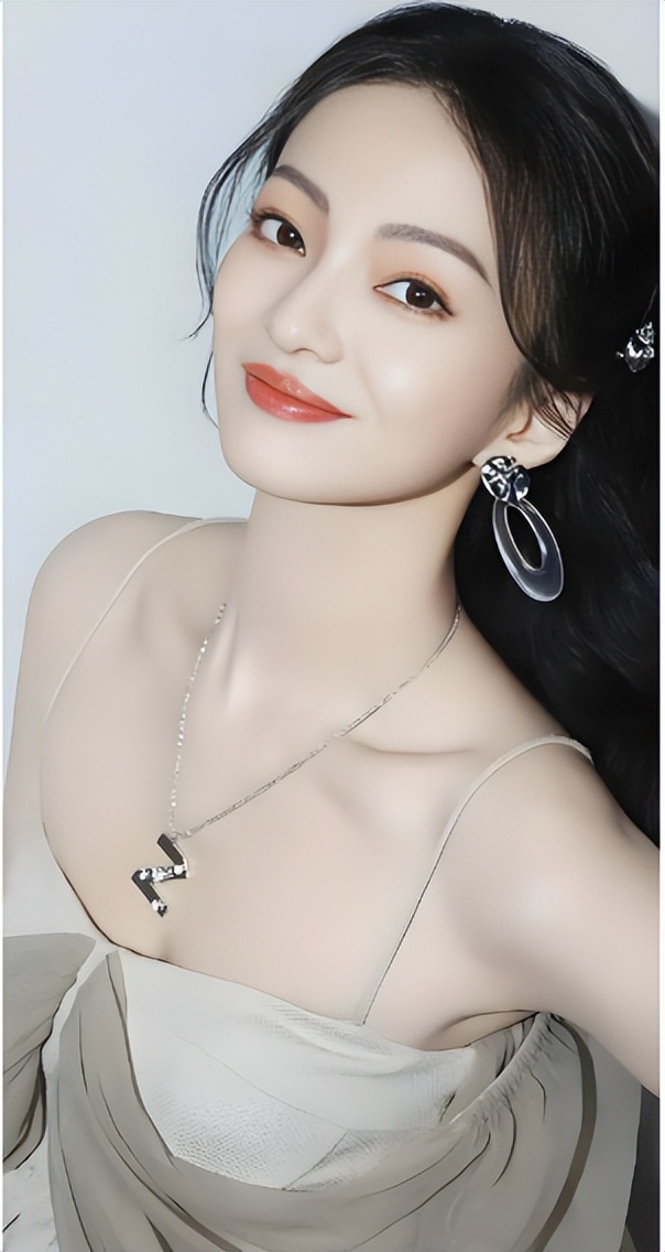 爱国被骂很惨的明星_水哥上微博热搜_