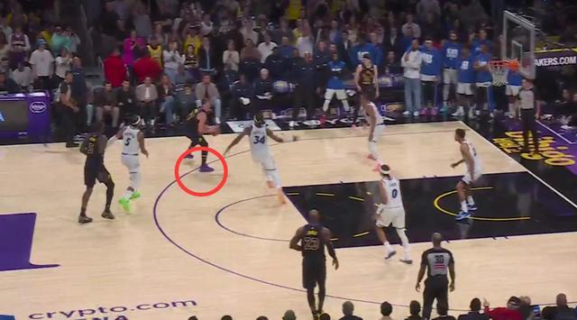 _湖人场上教练_湖人教练2021