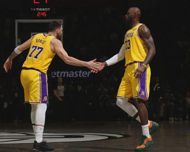 詹姆斯和东契奇新秀赛季对比__詹姆斯东契奇对比