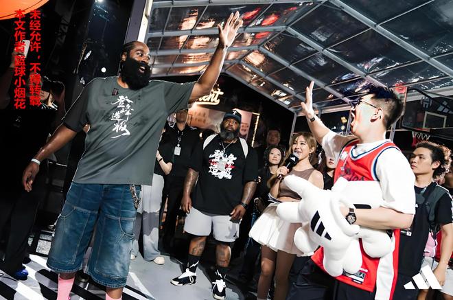 詹姆斯打爆哈登__詹姆斯评价哈登大三双