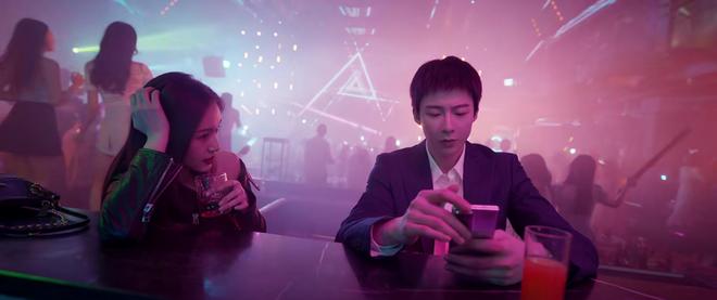 全程说话含糊一脸木讷,《玫瑰丛生》男主表现拉胯,蒋欣都带不动__全程说话含糊一脸木讷,《玫瑰丛生》男主表现拉胯,蒋欣都带不动