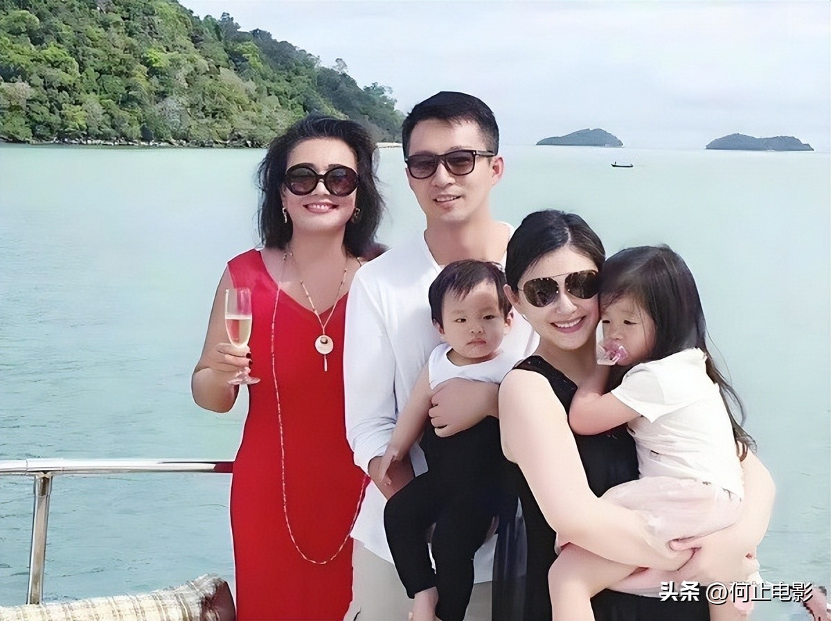 张兰曝马筱梅生子细节，对准S家句句戳心，也让自己成为众矢之的__张兰曝马筱梅生子细节，对准S家句句戳心，也让自己成为众矢之的