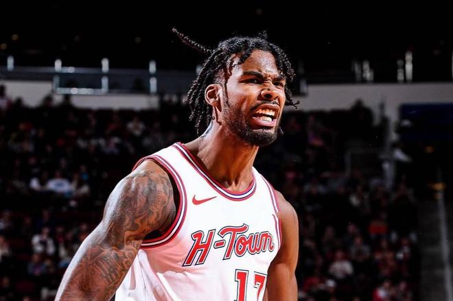 留下他吧!场均11.5分+三分43.2%,能攻能防的他,真不比阿门差!_留下他吧!场均11.5分+三分43.2%,能攻能防的他,真不比阿门差!_