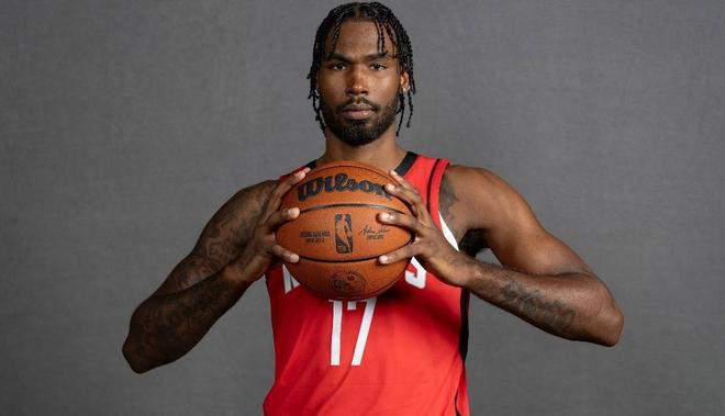 留下他吧!场均11.5分+三分43.2%,能攻能防的他,真不比阿门差!__留下他吧!场均11.5分+三分43.2%,能攻能防的他,真不比阿门差!