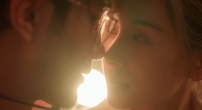 _爱的涟漪泰剧观众评价_坑王驾到黄头发女观众