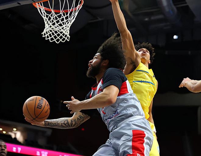 _水火箭定点赛_詹姆斯走步绝杀步行者