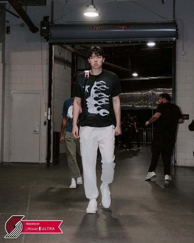 杨瀚森背部酸痛仍被激活！主帅赛前曾回应状态：他很可能打不了__杨瀚森背部酸痛仍被激活！主帅赛前曾回应状态：他很可能打不了