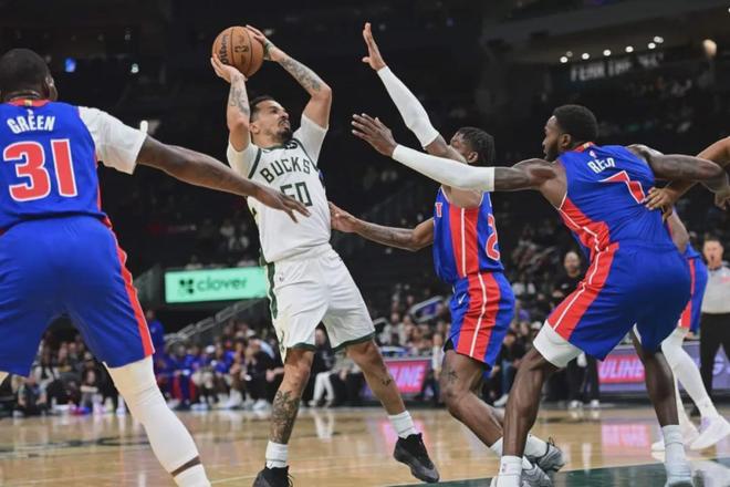 2换2交易！正式被裁！一个动作毁掉NBA生涯_2换2交易！正式被裁！一个动作毁掉NBA生涯_