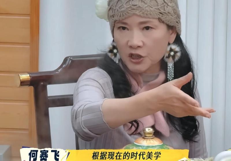 _真正老戏骨都接地气,何赛飞与老姐妹聚会,师承徐悲鸿练书法_真正老戏骨都接地气,何赛飞与老姐妹聚会,师承徐悲鸿练书法