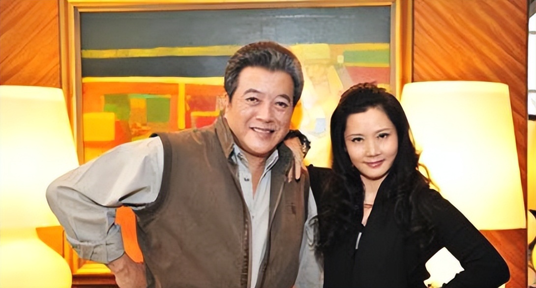 真正老戏骨都接地气,何赛飞与老姐妹聚会,师承徐悲鸿练书法_真正老戏骨都接地气,何赛飞与老姐妹聚会,师承徐悲鸿练书法_