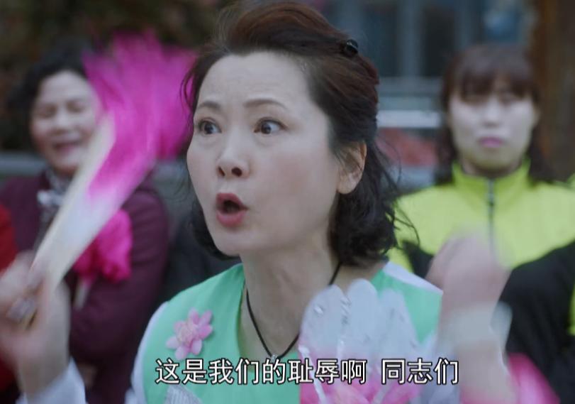 真正老戏骨都接地气,何赛飞与老姐妹聚会,师承徐悲鸿练书法_真正老戏骨都接地气,何赛飞与老姐妹聚会,师承徐悲鸿练书法_