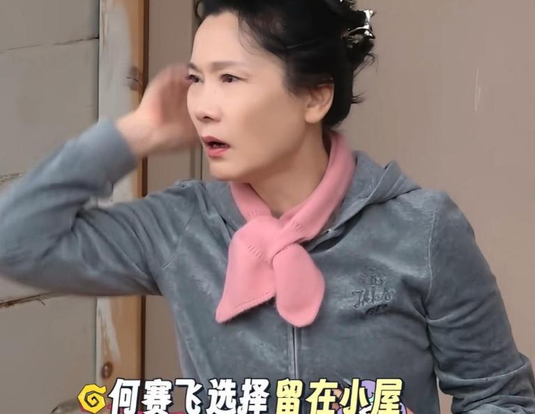 真正老戏骨都接地气,何赛飞与老姐妹聚会,师承徐悲鸿练书法__真正老戏骨都接地气,何赛飞与老姐妹聚会,师承徐悲鸿练书法