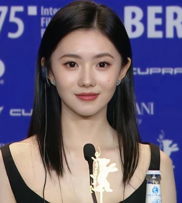 _被张艺谋捧红的男演员_张艺谋捧得女星