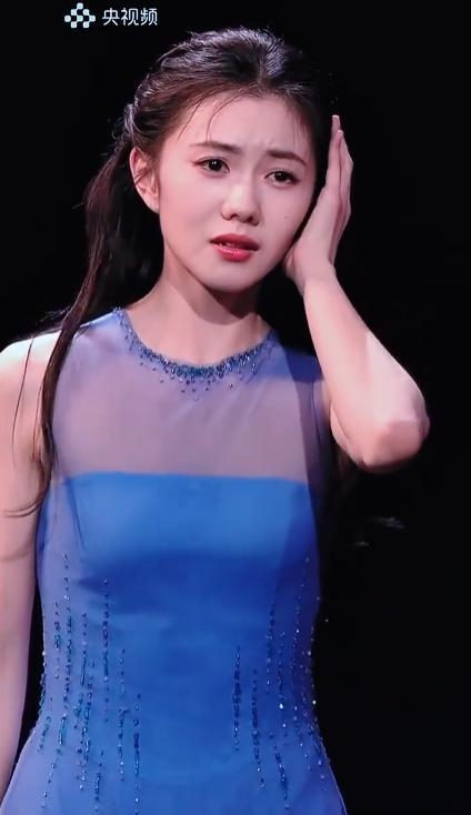 _被张艺谋捧红的男演员_张艺谋捧得女星