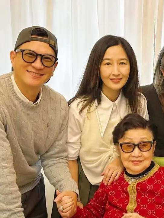 36岁怎么打扮显年轻_短发显年轻还是长发显年轻_