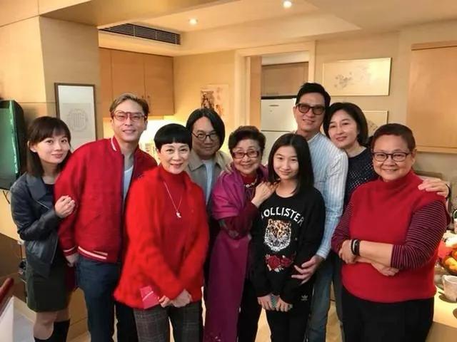 短发显年轻还是长发显年轻__36岁怎么打扮显年轻