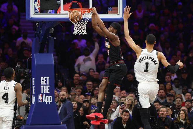 40分惨败马刺，76人脸都丢尽了！文班汗都没出，探花被榜眼完爆__40分惨败马刺，76人脸都丢尽了！文班汗都没出，探花被榜眼完爆