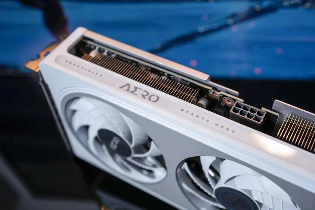 技嘉板载显卡__技嘉显卡通病