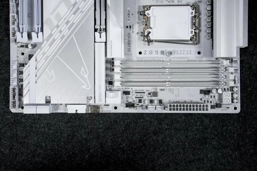 技嘉板载显卡__技嘉显卡通病