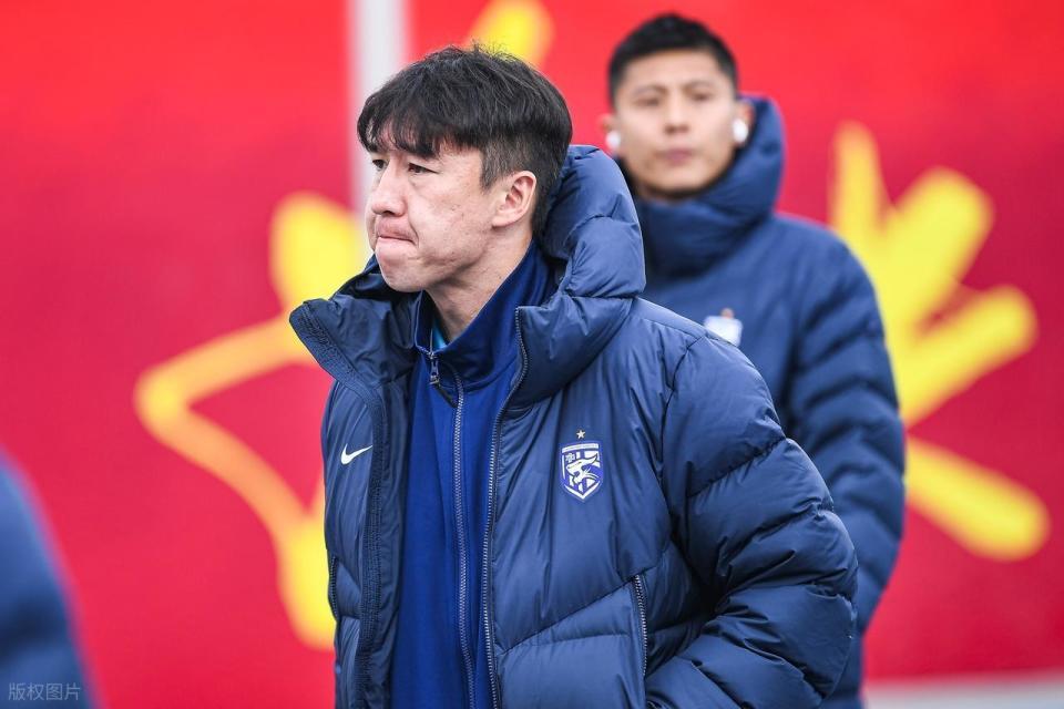 后卫队员_足坛铁血后卫_