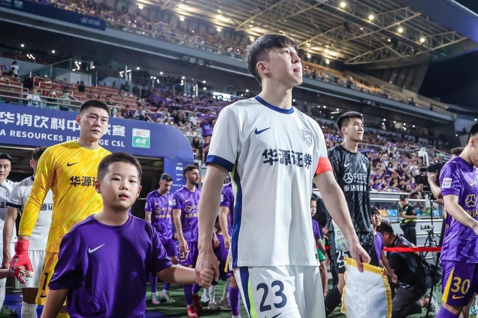 后卫队员_足坛铁血后卫_