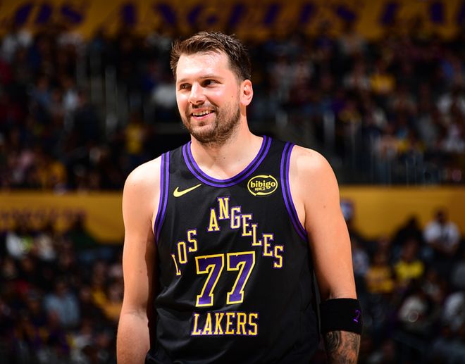 _老詹湖人合同_湖人队老詹