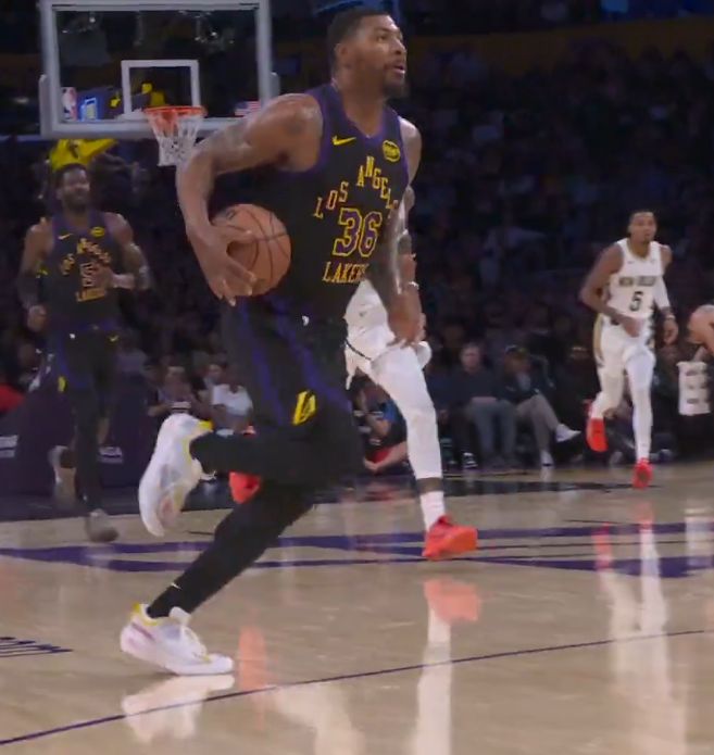 湖人试训中锋__湖人队艾琳顿