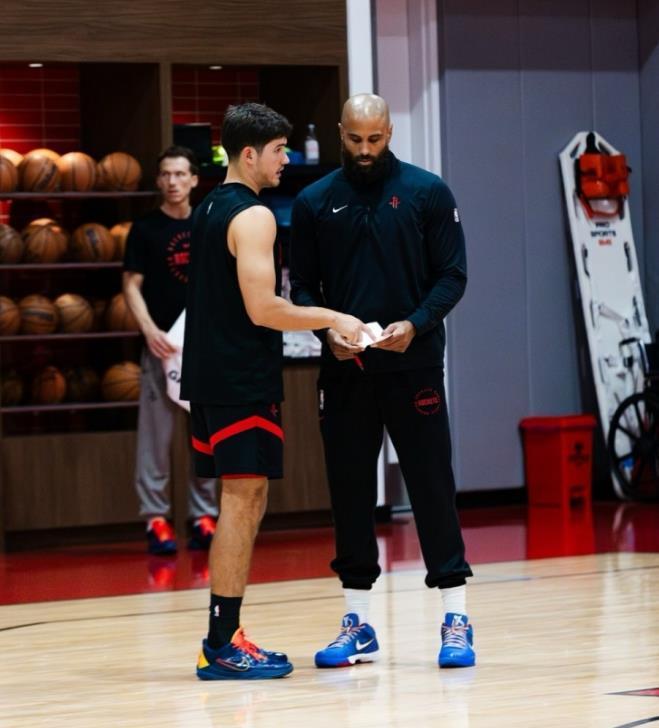 单场19+7+10！谢泼德首发仍不稳固？乌度卡摊牌：要视2人状态决定_单场19+7+10！谢泼德首发仍不稳固？乌度卡摊牌：要视2人状态决定_