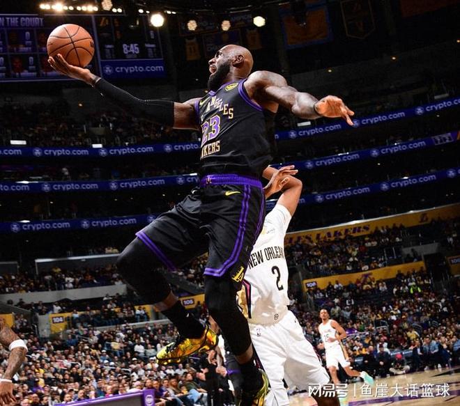 _nba西部湖人队排名_湖人锁定西部第1