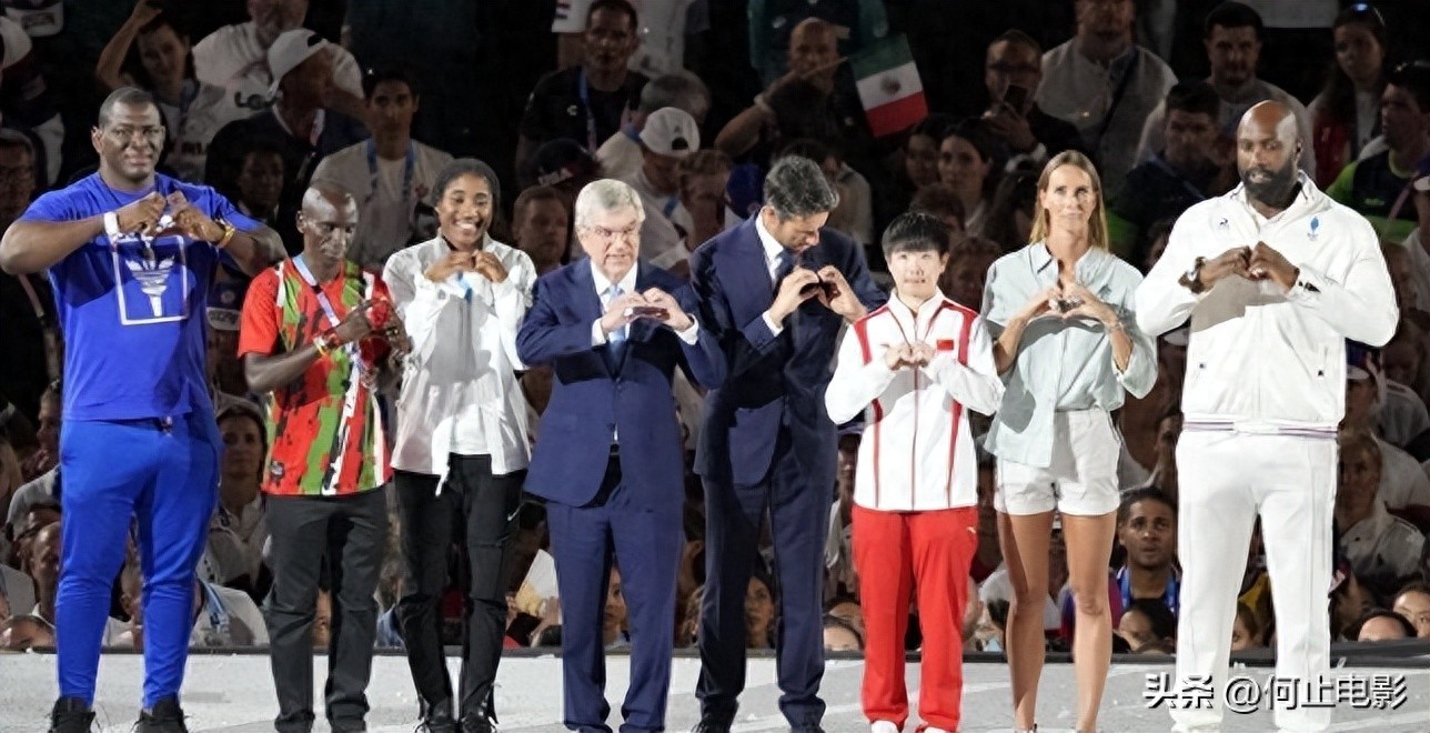 央媒公开点评！这次被罚黄牌的孙颖莎，竟因一特殊举动口碑暴涨_央媒公开点评！这次被罚黄牌的孙颖莎，竟因一特殊举动口碑暴涨_