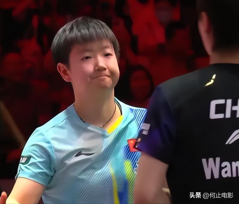 央媒公开点评！这次被罚黄牌的孙颖莎，竟因一特殊举动口碑暴涨__央媒公开点评！这次被罚黄牌的孙颖莎，竟因一特殊举动口碑暴涨