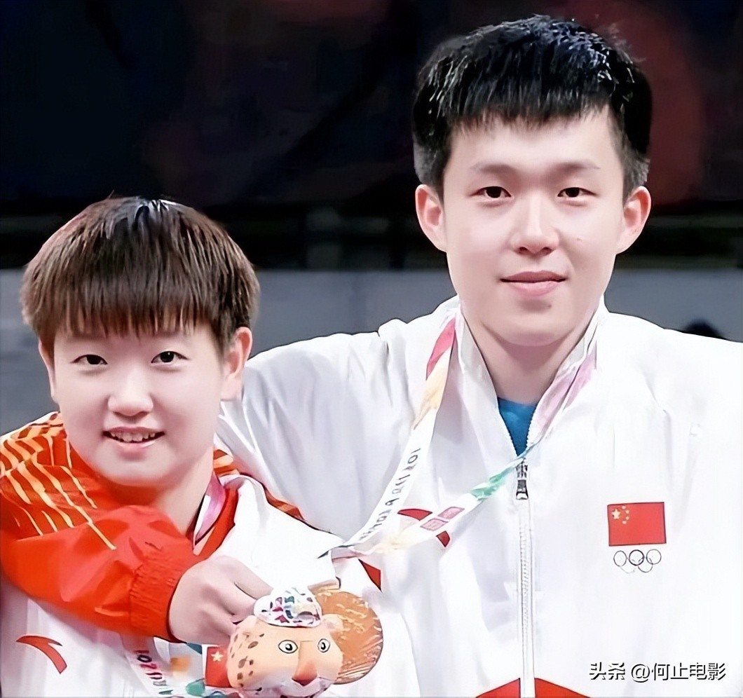 央媒公开点评！这次被罚黄牌的孙颖莎，竟因一特殊举动口碑暴涨_央媒公开点评！这次被罚黄牌的孙颖莎，竟因一特殊举动口碑暴涨_