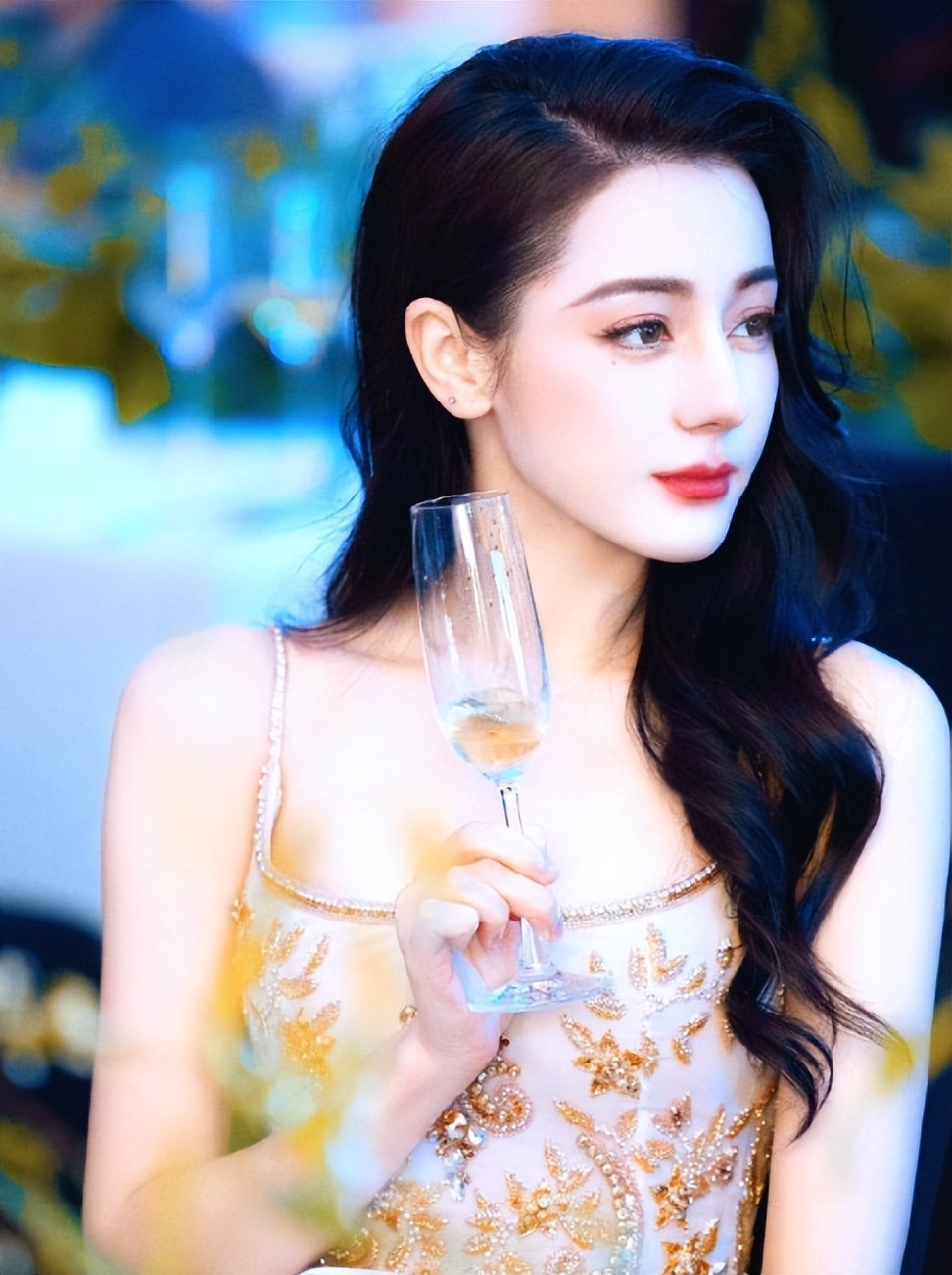 迪拜滞留中国人回不来_迪拜滞留大概多少人_