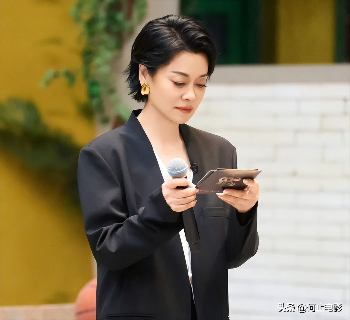 毛阿敏: 富豪丈夫去世后交出公司, 明智之举, 如今和儿女们过得安稳__毛阿敏: 富豪丈夫去世后交出公司, 明智之举, 如今和儿女们过得安稳