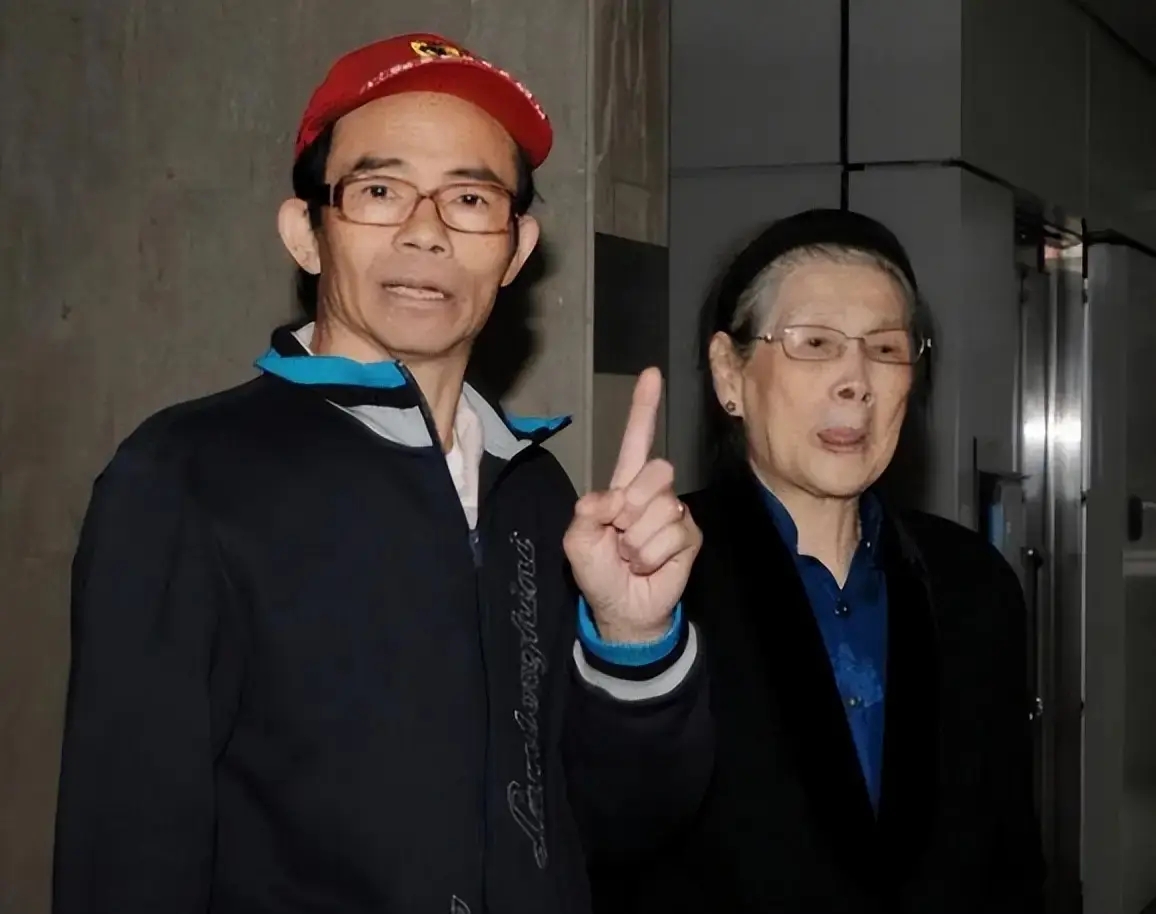 汪小菲父子_汪小菲母亲资料_