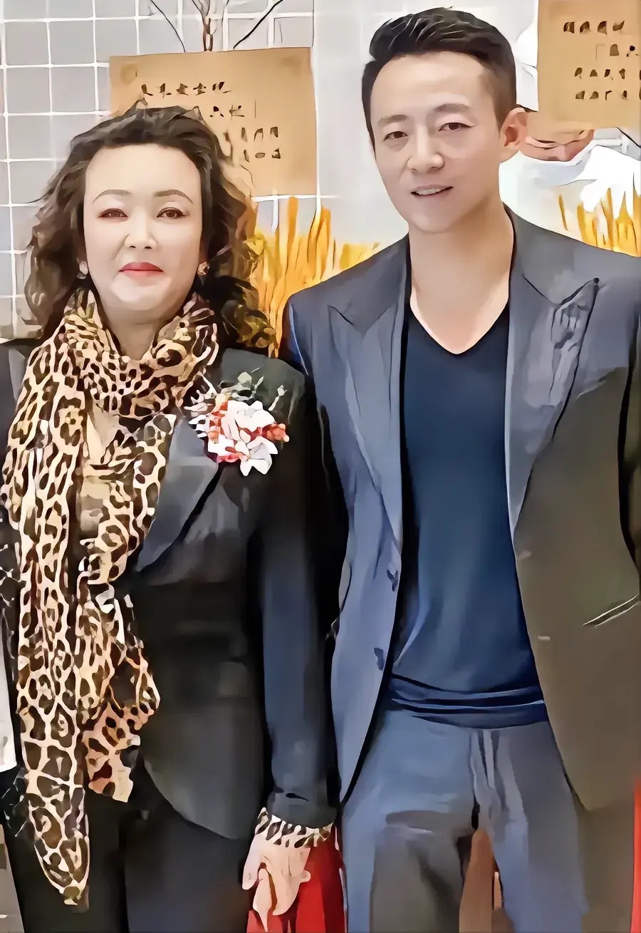 汪小菲父子_汪小菲母亲资料_