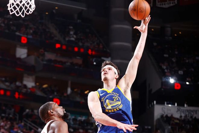 _勇士队替补_勇士队替补中锋