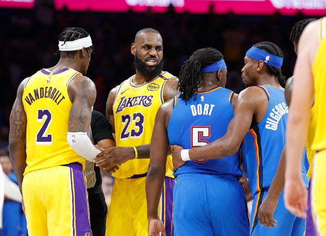 4胜12负，净输203分！超级三巨头成为摆设，你们离重建也不远了_4胜12负，净输203分！超级三巨头成为摆设，你们离重建也不远了_