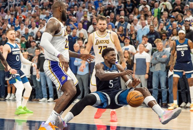 _4胜12负，净输203分！超级三巨头成为摆设，你们离重建也不远了_4胜12负，净输203分！超级三巨头成为摆设，你们离重建也不远了