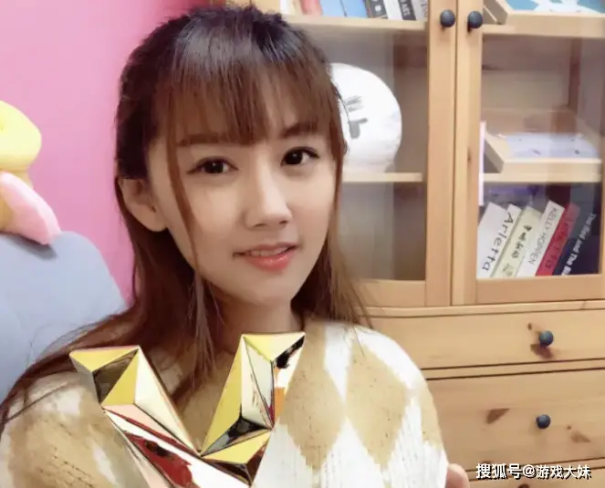 _小苍直播破防大哭，被网友一个问题击穿心理防线，弹幕却都在笑_小苍直播破防大哭，被网友一个问题击穿心理防线，弹幕却都在笑