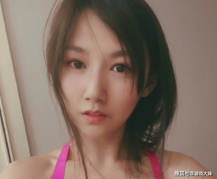 小苍直播破防大哭，被网友一个问题击穿心理防线，弹幕却都在笑_小苍直播破防大哭，被网友一个问题击穿心理防线，弹幕却都在笑_