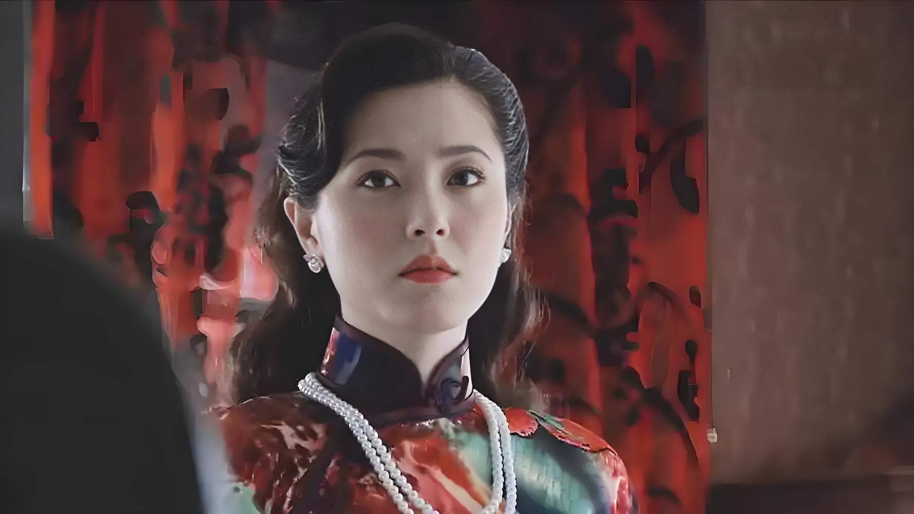 “中戏96级校花”曾黎，三段恋情无疾而终，如今48岁的她孑然一身__“中戏96级校花”曾黎，三段恋情无疾而终，如今48岁的她孑然一身