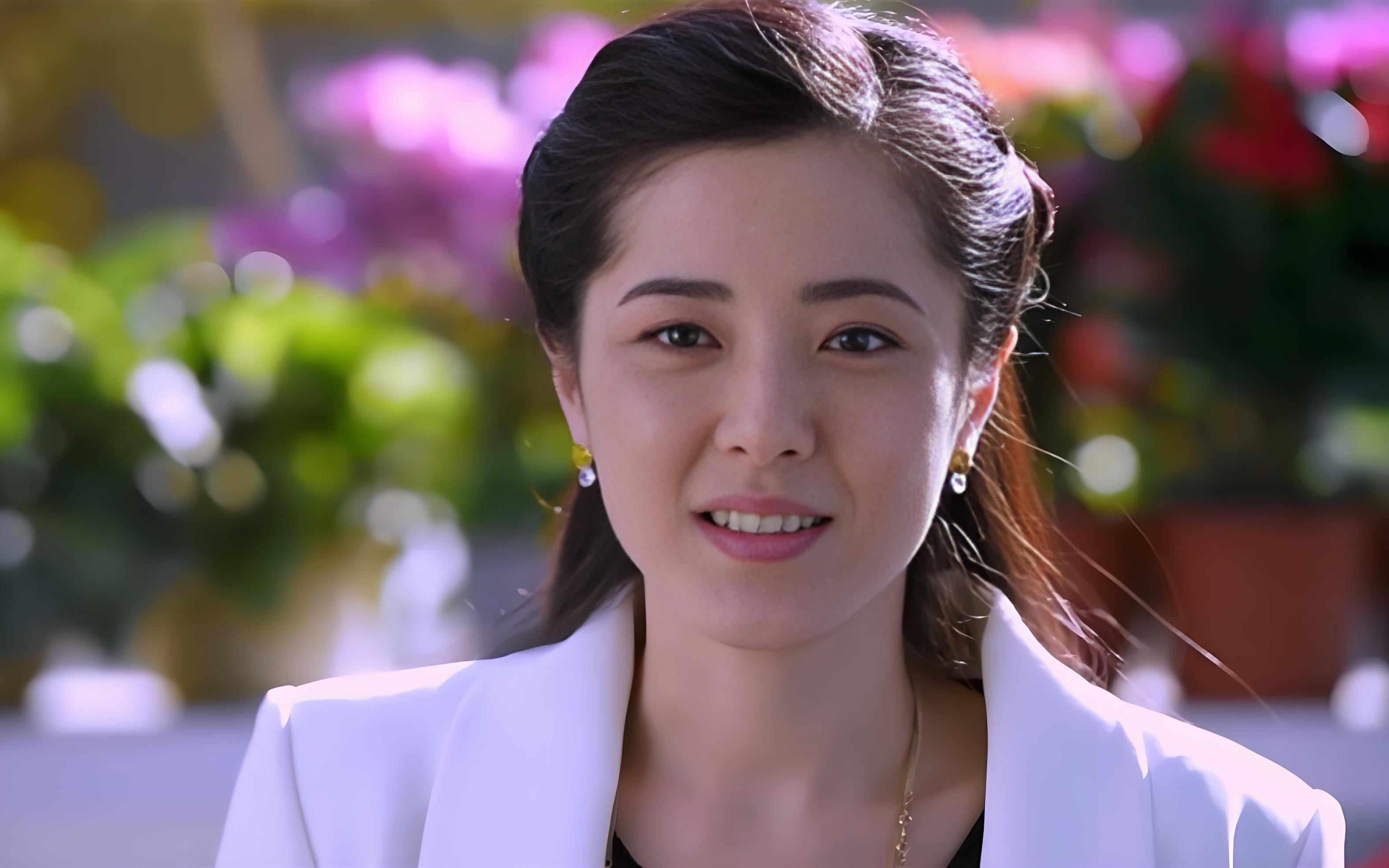 “中戏96级校花”曾黎，三段恋情无疾而终，如今48岁的她孑然一身_“中戏96级校花”曾黎，三段恋情无疾而终，如今48岁的她孑然一身_