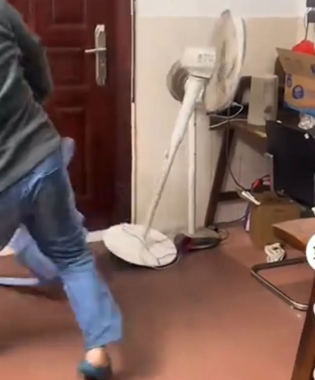 _洗头恐怖故事_疯狂洗头搞笑视频